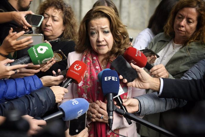 Archivo - La consejera de Sanidad de la Comunidad de Madrid, Fátima Matute, ofrece declaraciones a los medios tras el pleno del Consejo Internacional del Sistema Nacional de Salud (CISNS). Archivo.