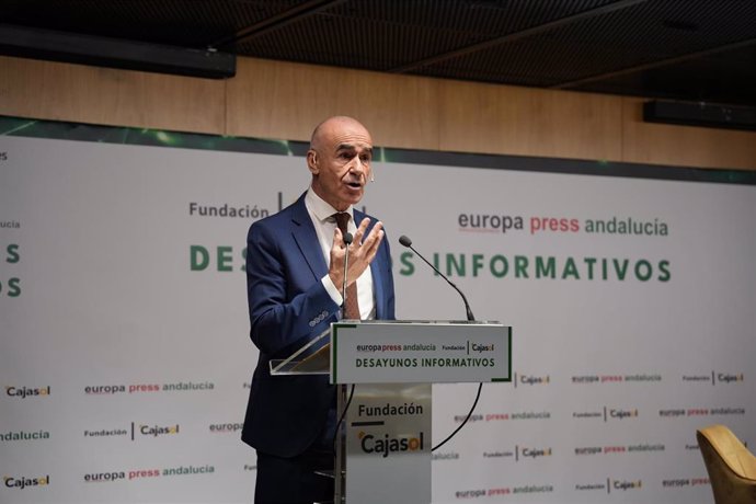 El portavoz municipal del PSOE, Antonio Muñoz, en los desayunos informativos de Europa Press, en la sede de Cajasol.