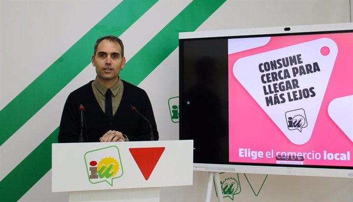 El coordinador general de Izquierda Unida Andalucía y diputado por Málaga de Sumar, Toni Valero, en rueda de prensa.