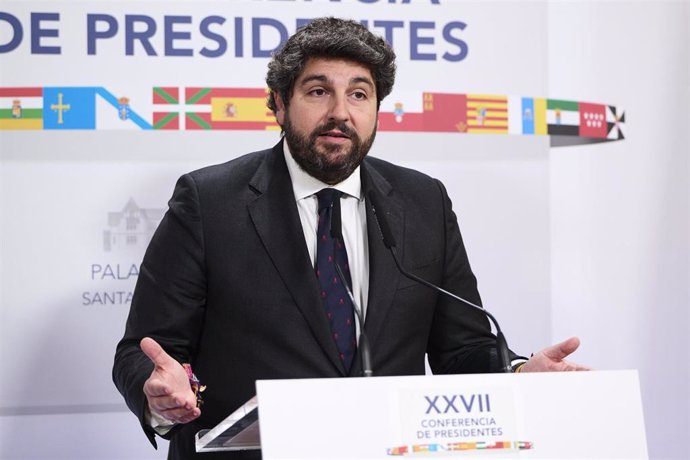 Foto de archivo del presidente de la Región de Murcia, Fernando López Miras, en la una rueda de prensa posterior a la XXVII Conferencia de Presidentes, en el Palacio de la Magdalena (Cantabria)