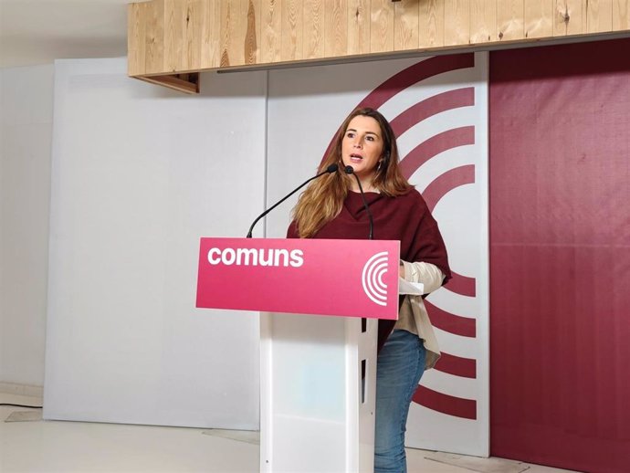 La coordinadora nacional de los Comuns, Candela López, en rueda de prensa en la sede de su partido en Barcelona (Catalunya), a 16 de diciembre de 2024