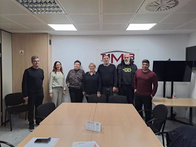 Representantes del Ayuntamiento de Bunyola y trabajadores de la recogida de basuras reunidos en el Tamib.