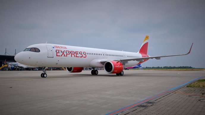 Archivo - Un avión modelo A312neo de Iberia Express.