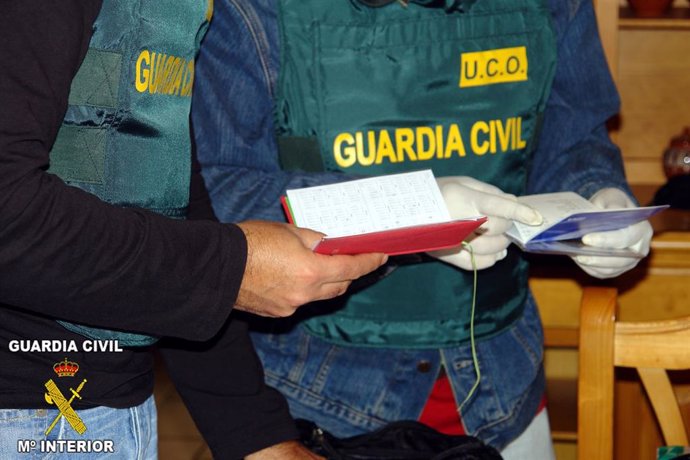 Archivo - Foto de archivo de un agente de la UCO de la Guardia Civil