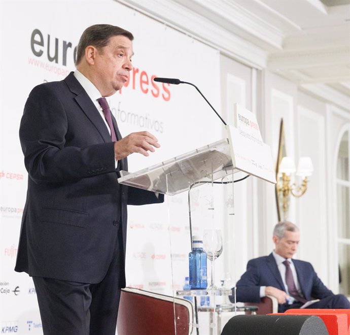 Archivo - El ministro de Agricultura, Pesca, Alimentación y Medio Ambiente, Luis Planas, interviene durante un desayuno informativo de Europa Press, en el Rosewood Villa Magna, a 1 de marzo de 2023, en Madrid (España).