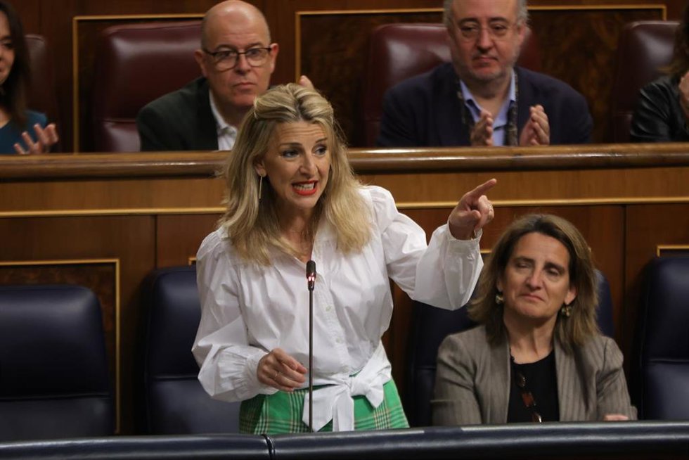 Archivo - La vicepresidenta segunda y ministra de Trabajo y Economía Social, Yolanda Díaz, interviene durante una sesión plenaria, en el Congreso de los Diputados, a 29 de marzo de 2023, en Madrid (España).  