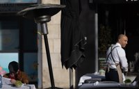 Barcelona prohibirá las estufas de combustión de gas en terrazas desde 2025