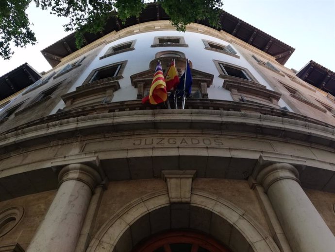 Archivo - Fachada de la entrada principal a los Juzgados de Avenida Alemania.