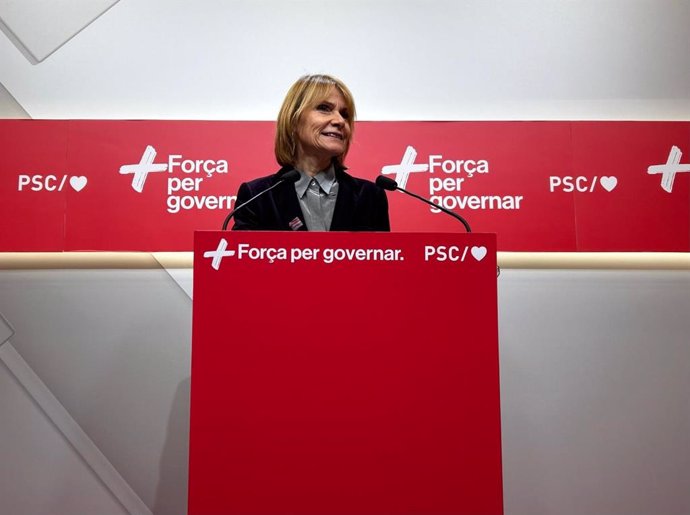 La viceprimera secretaria del PSC, Lluïsa Moret, en una rueda de prensa en la sede del partido