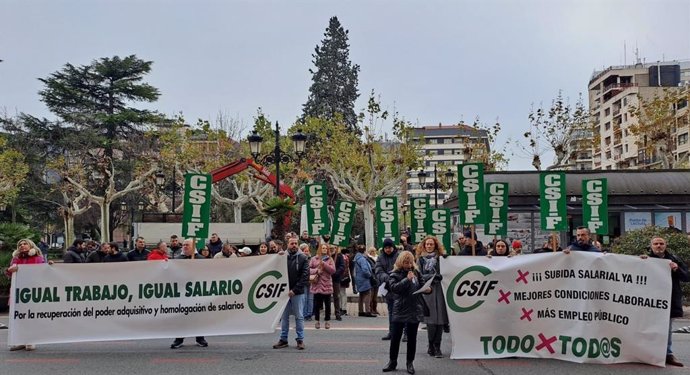 CSIF sale a la calle para que el Gobierno "negocie la subida salarial y la oferta de empleo público"