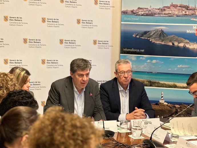 El conseller de Turismo, Jame Bauzà, en la reunión de la Comisión para el Fomento del Civismo en las Zonas Turísticas.