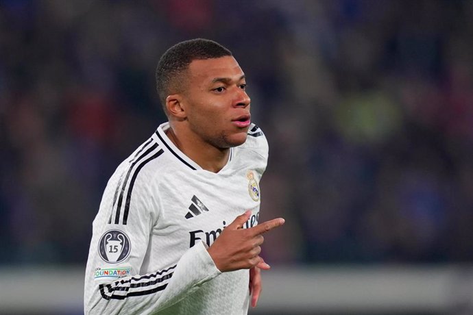 El delantero del Real Madrid Kylian Mbappé celebra un gol ante el Atalanta en Champions. 