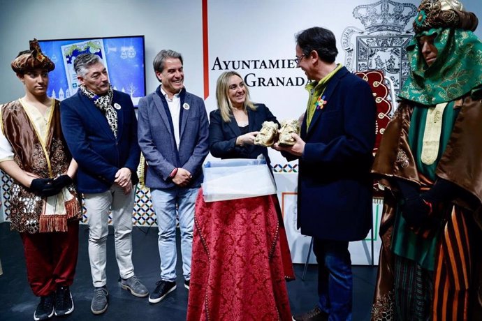 La alcaldesa de Granada, Marifrán Carazo, en el acto de presentación del Heraldo Real.