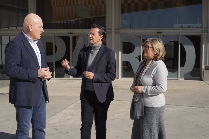 De izquierda a derecha en la imagen Gerardo Sánchez, Paco Cuenca, y Ana Muñoz, del PSOE de Granada