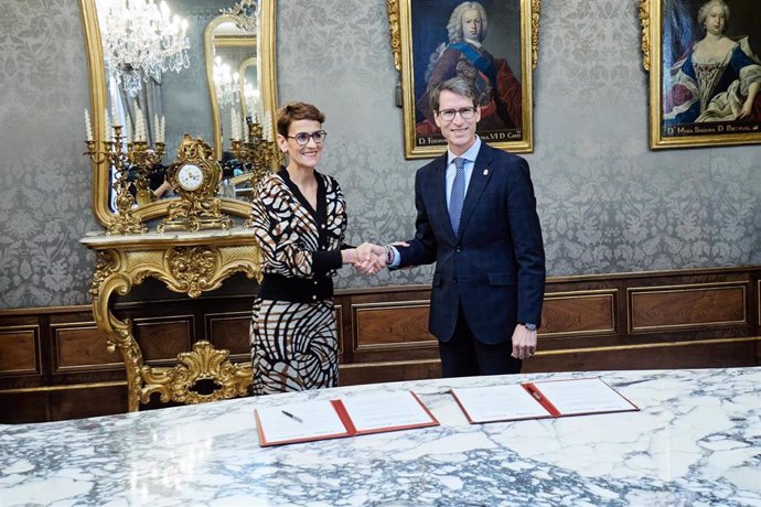 María Chivite y Gonzalo Capellán tras la firma del protocolo de colaboración.