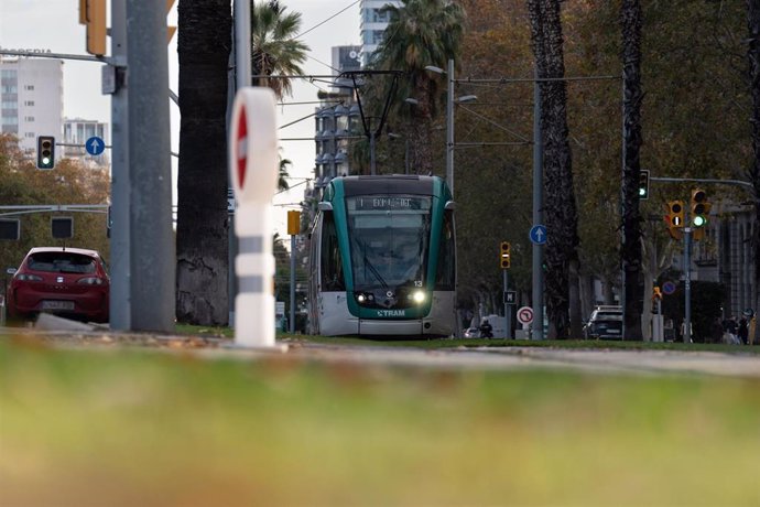 Un tranvía, a 13 de diciembre de 2024, en Barcelona