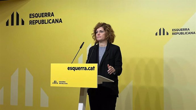 La secretaria general y portavoz de ERC, Elisenda Alamany, en una rueda de prensa desde la sede del partido