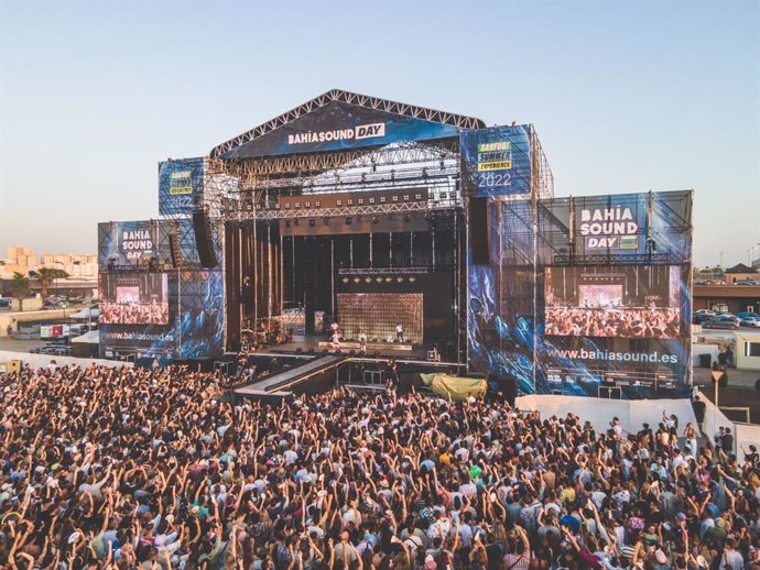 Archivo - Imagen de un concierto en las instalaciones del ciclo de conciertos Bahía Sound.