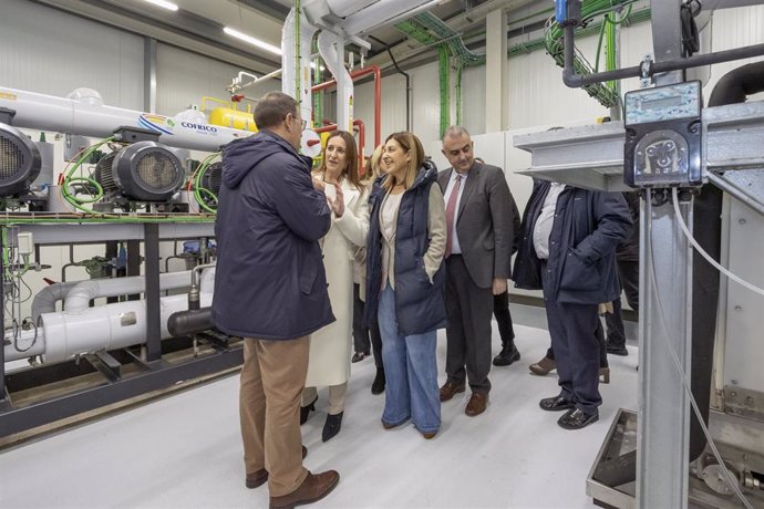 La presidenta de Cantabria, María José Sánez de Buruaga, inaugura ampliación de la fábrica de hielo de San Vicente de la Barquera con una inversión de 3 millones