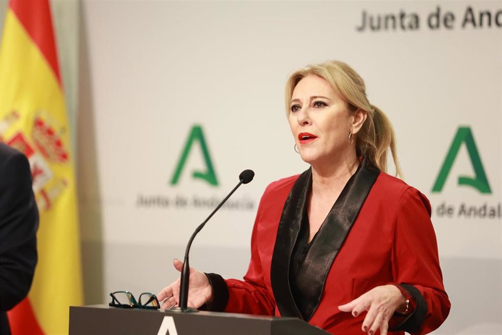 La consejera de Economía, Hacienda y Fondos Europeos y portavoz del Gobierno, CarolinaEspaña, interviene durante la rueda de prensa posterior al Consejo de Gobierno. A 16 de diciembre de 2024, en Sevilla (Andalucía, España). El Consejo de Gobierno de l