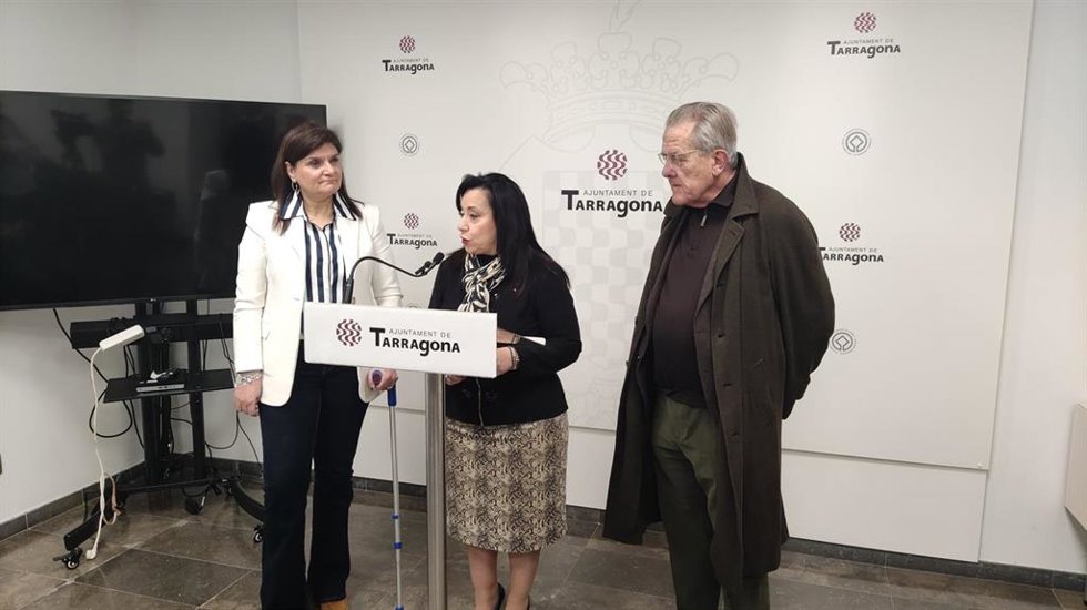 La portavoz del grupo municipal del PP en Tarragona, Maria Merc Martorell, junto a la diputada en el Congreso por Tarragona, Elisa Vedrina