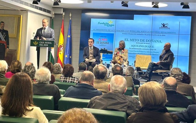 Acto de presentación de la reedición de 'El Mito de Doñana', de Aquilino Duque, en la Fundación Caja Rural del Sur.