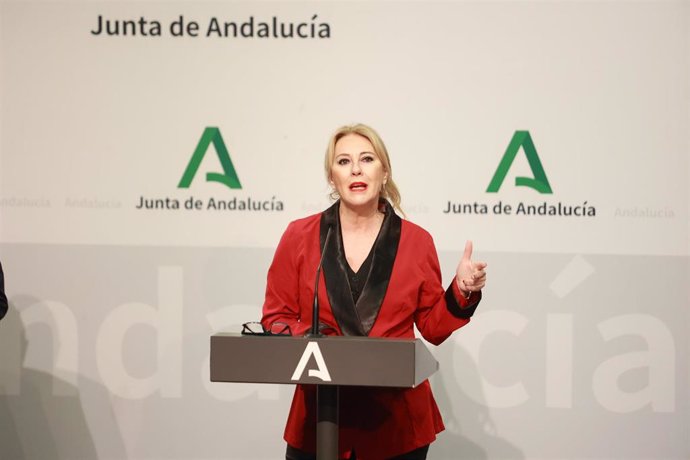 La consejera de Economía, Hacienda y Fondos Europeos y portavoz del Gobierno, Carolina España, interviene durante la rueda de prensa posterior al Consejo de Gobierno. A 16 de diciembre de 2024, en Sevilla (Andalucía, España). El Consejo de Gobierno de la 