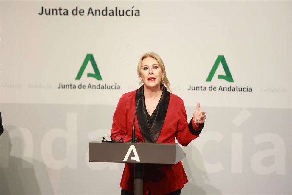 La consejera de Economía, Hacienda y Fondos Europeos y portavoz del Gobierno, CarolinaEspaña, interviene durante la rueda de prensa posterior al Consejo de Gobierno. A 16 de diciembre de 2024, en Sevilla (Andalucía, España). El Consejo de Gobierno de l