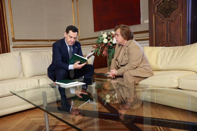 Los presidentes de la Junta y del Consejo Consultivo de Andalucía, Juanma Moreno y María Jesús Gallardo