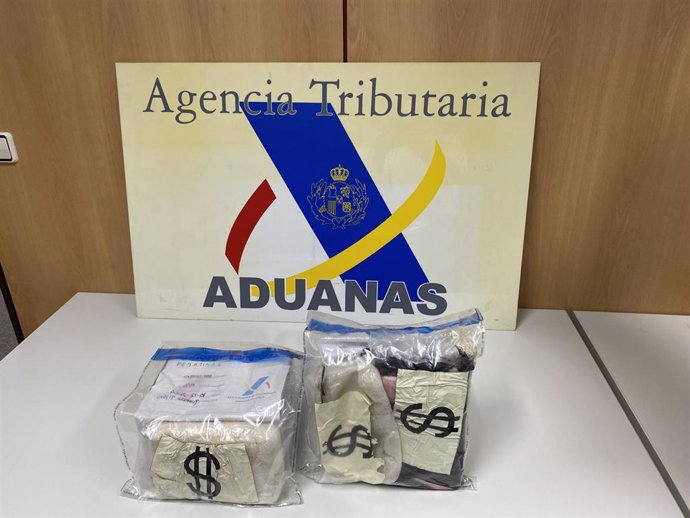 Paquetes de cocaína intervenidos por el Servicio de Vigilancia Aduanera de la Agencia Tributaria en el puerto gijonés de El Musel.