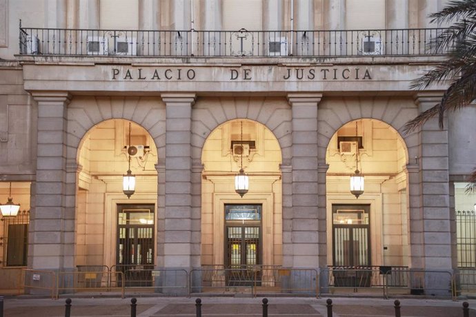 Archivo - Fachada de los Juzgados de El Prado de San Sebastián