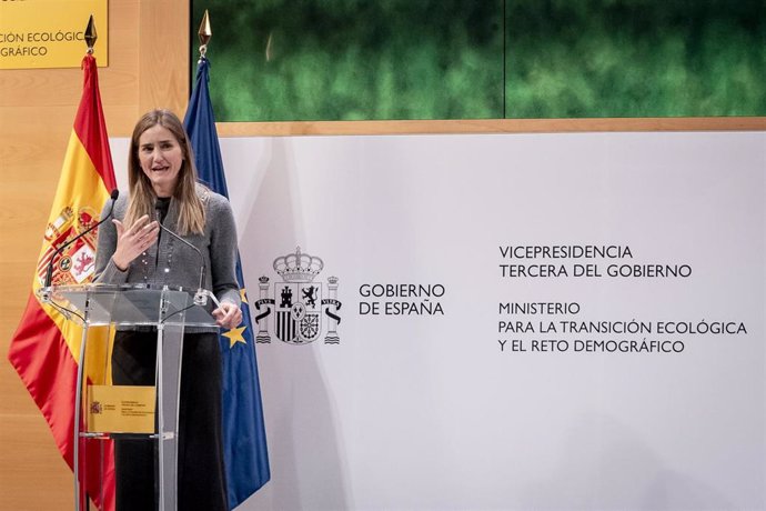 La vicepresidenta tercera y ministra para la Transición Ecológica, Sara Aagesen, durante la entrega de la cartera del ministerio, a 25 de noviembre de 2024, en Madrid (España). 