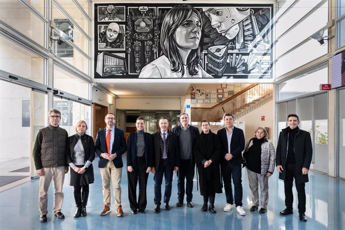 Acto de inauguración del mural de la investigadora Concha Monje en la ETSIADSI. Dones de Ciéncia.