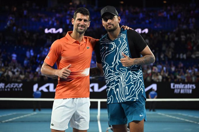 Archivo - El serbio Novak Djokovic y el australiano Nick Kyrgios, en el Abierto de Australia 2023. 