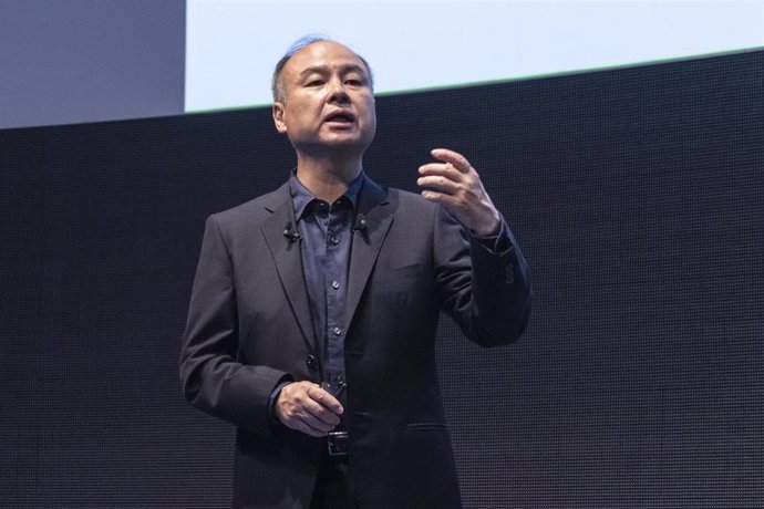 Archivo - 18 July 2019, Japan, Tokyo: SoftBank Chairman and CEO Masayoshi Son speaks during the SoftBank Robot World 2019 event to introduce AI (Artificial Intelligence) and IoT (the Internet of Things) companies developing the latest technology for robot