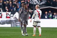 LaLiga denuncia cánticos de "tonto" hacia Vinícius en Vallecas