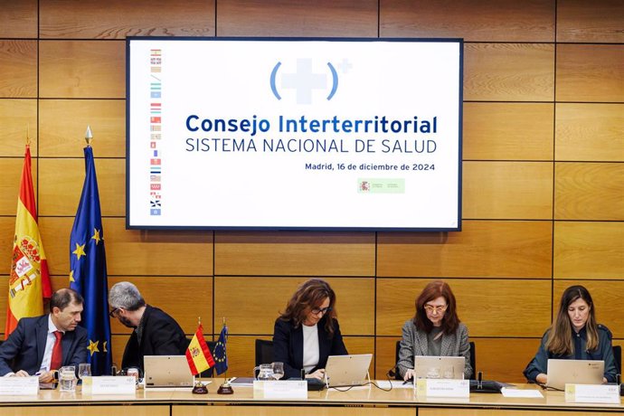 La ministra de sanidad, Mónica García, durante el pleno del Consejo Interterritorial del Sistema Nacional de Salud (CISNS), en la sede del Ministerio de Sanidad, a 16 de diciembre de 2024, en Madrid (España).