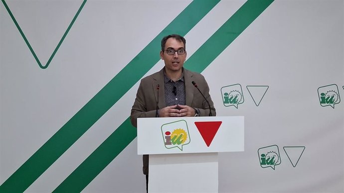 Archivo - El coordinador general de IU Andalucía, Toni Valero, en rueda de prensa. (Foto de archivo).