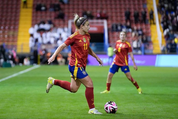 Archivo - Alexia Putellas of Spain in action during the International Friendly match played between Spain and Canada at Francisco de la Hera stadium on October 25, 2024, in Badajoz, Spain.