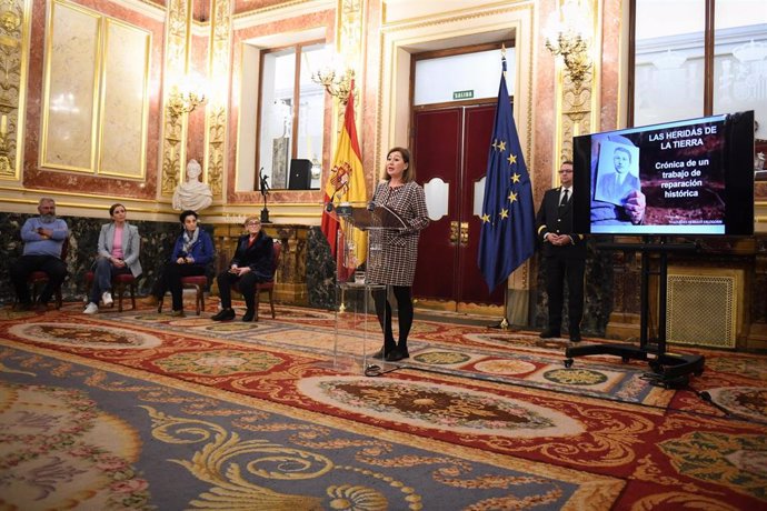 La presidenta del Congreso, Francina Armengol, interviene durante el acto homenaje a víctimas del franquismo