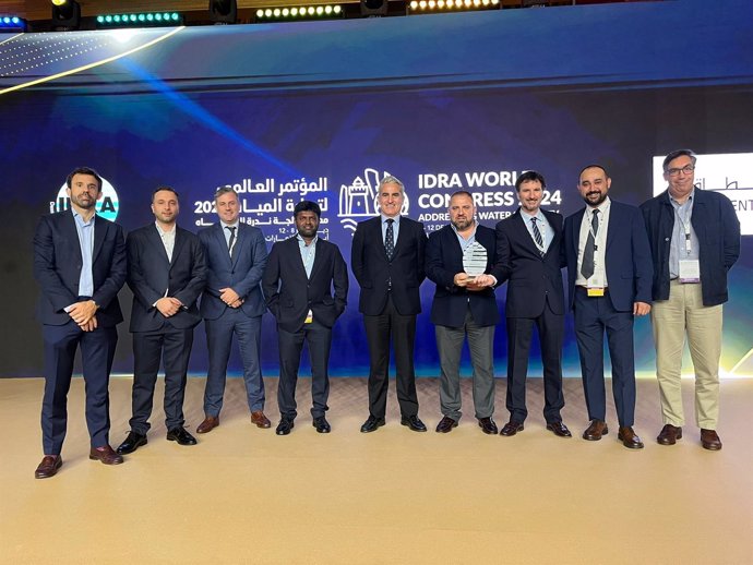 El equipo de Cox Water en la recogida del premio 'IDRA Award', concedido por la International Desalination and Reuse Association (IDRA) . En el centro de la imagen, el director general de Cox Water, Pablo Infante.