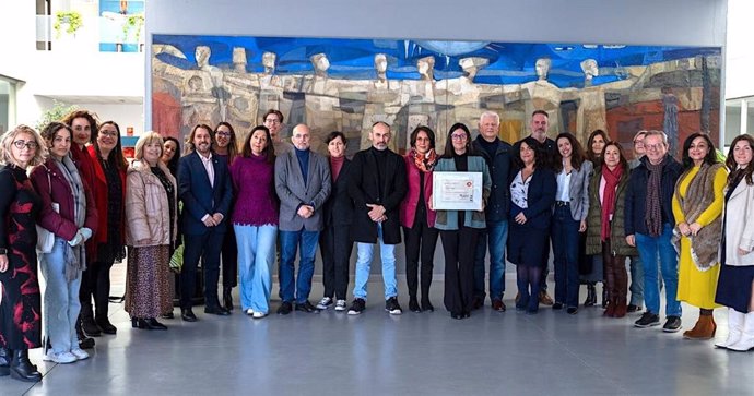 Entrega del reconocimiento de 'Universidad Contigo, Universidad Compasiva' a la Universidad de Huelva.