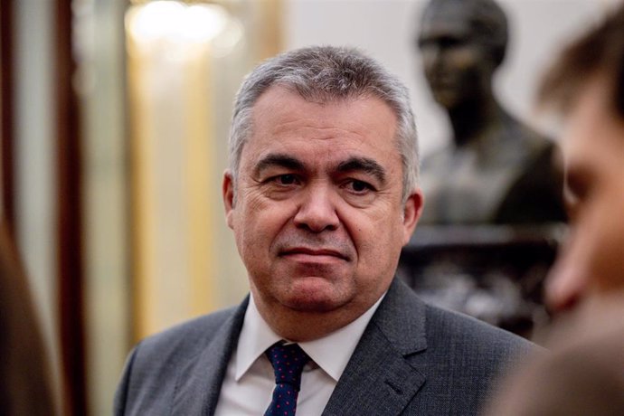 El secretario de Organización del PSOE, Santos Cerdán, durante una sesión plenaria, en el Congreso de los Diputados, a 10 de diciembre de 2024, en Madrid (España). El pleno del Congreso debate hoy una iniciativa legislativa para que el Gobierno colabore c