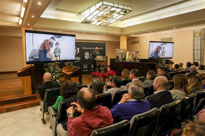 El presidente de la Diputación, Miguel Ángel de Vicente, durante la presentación de los vídeos de la campaña 'Alimentos que enamoran'.