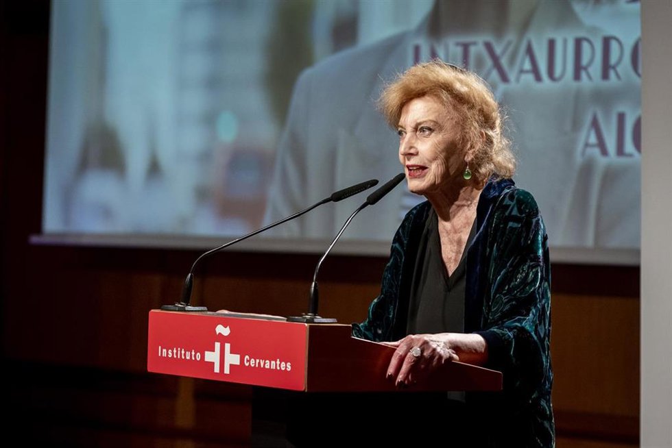 Archivo - La actriz Marisa Paredes interviene durante la XXVII edición de los 'Premios Club de las 25', en el Instituto Cervantes, a 24 de octubre de 2024, en Madrid (España). Premios Club de las 25 celebran cada año una entrega de premios para poner en