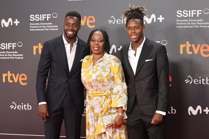 Archivo - Iñaki Williams, María Arthuer y Nico Williams en el photocall de la inauguración de la 72 Edición del Festival de Cine de San Sebastián a 20 de Septiembre de 2024 en San Sebastián (España).