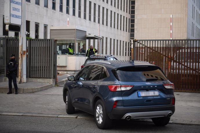 El coche en el que llega Begoña Gómez en la entrada de los juzgados de Plaza de Castilla a su llegada a declarar a los juzgados de Plaza de Castilla, a 18 de diciembre de 2024, en Madrid (España).