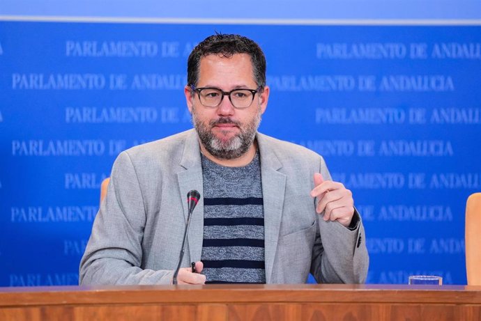 El portavoz del Grupo Mixto-Adelante Andalucía, José Ignacio García, en rueda de prensa en el Parlamento andaluz.