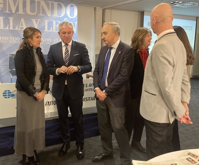 Rocío Lucas, Nicanor Sen, Antonio Largo y José Miguel García, momentos antes de comenzar la jornada.