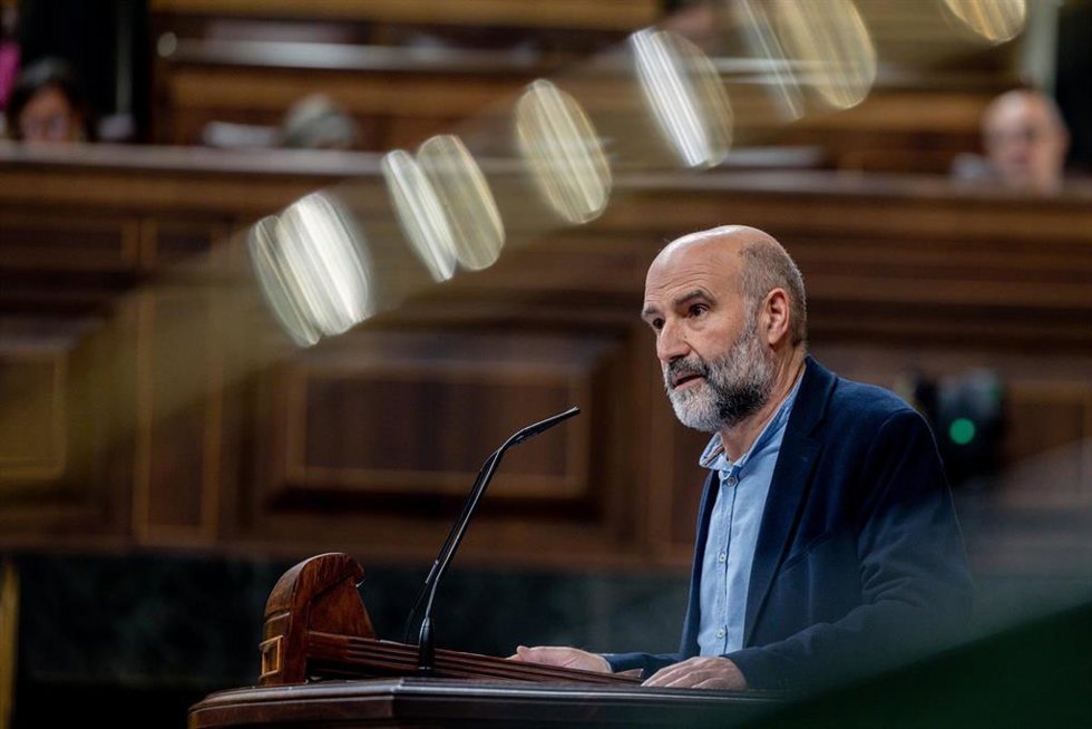 El diputado de BNG, Néstor Rego, interviene durante una sesión plenaria, en el Congreso de los Diputados, a 10 de diciembre de 2024, en Madrid (España). El pleno del Congreso debate hoy una iniciativa legislativa para que el Gobierno colabore con la Jus